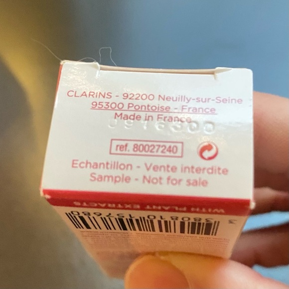 Clarins Luxe Skincare Bundle (Includes Eco-Conscious Pouch) - Picture 7 of 10